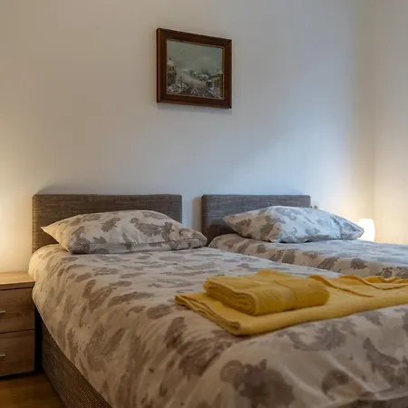 Imperial In Pekovic Apartman