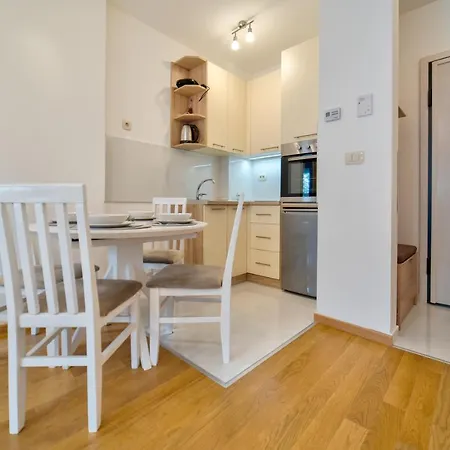 Imperial In Pekovic Apartman